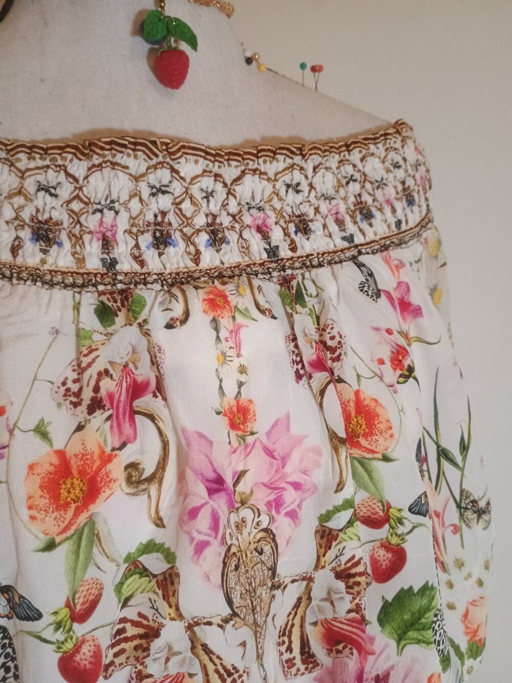 Camilla dress size S rose garden runaways RARE limited collection - Picture 5 of 7